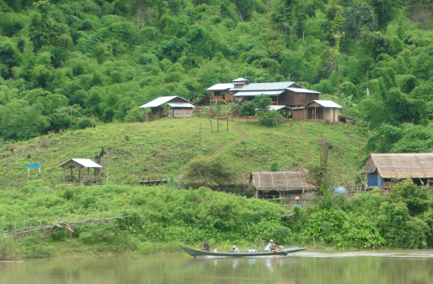 Flussfahrt im Kachin