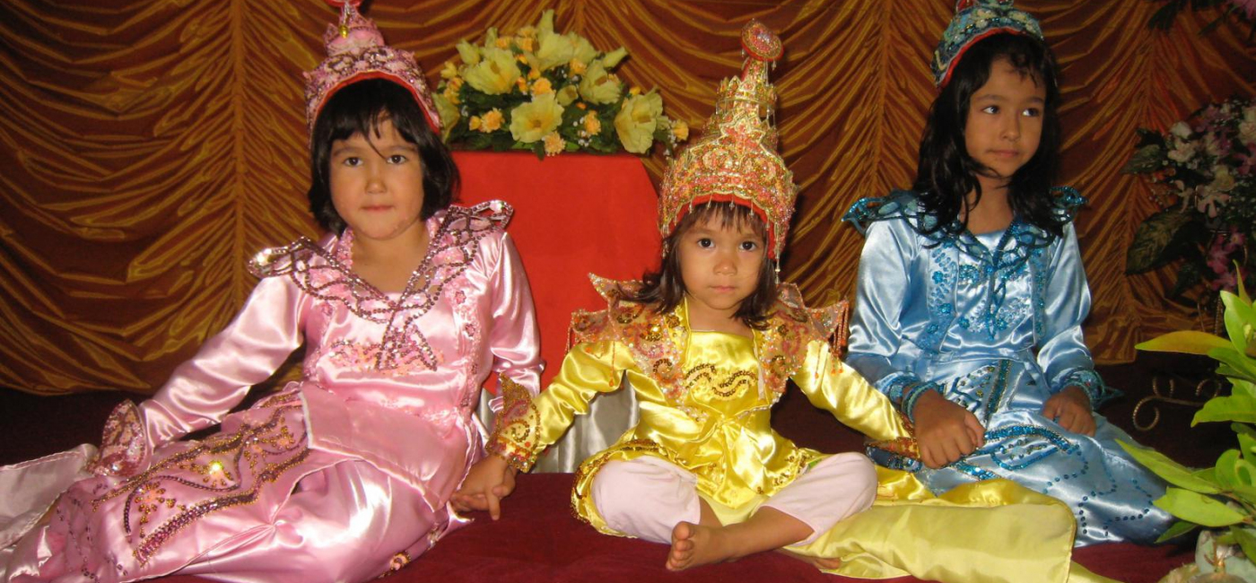 buddhistische Zeremonie für die Mädchen